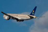 HZ-AKC @ VIE - Saudia Boeing 777-200 - by Yakfreak - VAP