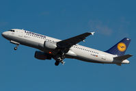 D-AIQB @ VIE - Lufthansa Airbus A320 - by Yakfreak - VAP