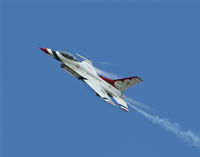86-0281 @ DAB - Thunderbirds break before landing