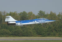 N104RB @ KNTU - Oceana NAS 2006 - by Mark Silvestri