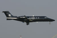 D-CNIK @ EBBR - Cirrus Aviation nice bizz jet colors - by blauwtje