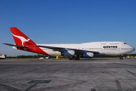 VH-OJU @ VIE - Qantas Boeing 747-400 - by Yakfreak - VAP