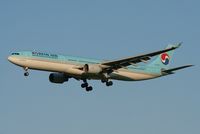 HL7585 @ VIE - Korean Air A330-300 - by Luigi