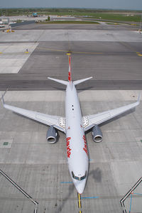 OE-LNT @ VIE - Lauda Air Boeing 737-800 - by Yakfreak - VAP