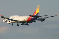 HL7413 @ VIE - Asiana Airlines Boeing 747-400 - by Thomas Ramgraber-VAP