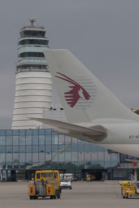 A7-AFL @ VIE - Qatar Airways Airbus 330-200 - by Yakfreak - VAP