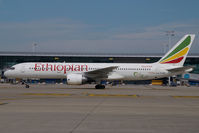 ET-AKC @ EBBR - Ethiopian Airlines Boeing 757-200 - by Yakfreak - VAP