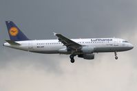 D-AIQT @ LOWW - Lufthansa A320 - by Andy Graf-VAP