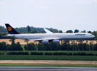 D-AIHR @ LOWW - Lufthansa - by Daniel Jany