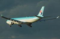 HL7585 @ LOWW - Korean Air  A330 - by Delta Kilo