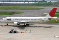JA8376 @ RJTT - Japan Airlines - by Christian Waser