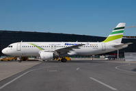EC-ISI @ VIE - Nouvelair Airbus 320 - by Yakfreak - VAP