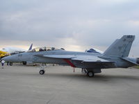 165885 @ KOSH - F/A-18F