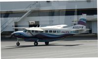 N302PW @ HNL - Taxiing for departure. Sorry for the glare from the windows. - by Kreg Anderson