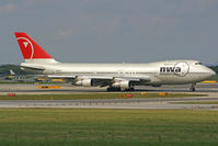 N624US @ LOWW - 29 years old lady, still going strong! - by Wolfgang Kronfuss