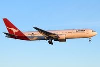 VH-OGQ @ NZAA - Qantas 767-300