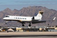 N725MM @ LAS - MGM Mirage 550 Leasing Co I LLC's 2007 Gulfstream G-V-SP N725MM seconds from landing on RWY 25L. - by Dean Heald