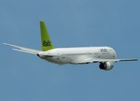 YL-BDB @ LEBL - Now with basic colours Air Baltic. - by Jorge Molina