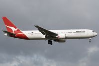 VH-OGP @ NZAA - Qantas 767-300