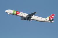 CS-TJG @ EBBR - flight TP605 is taking off from rwy 25R - by Daniel Vanderauwera