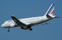 F-GFKK @ VIE - Air France Airbus A320-211 - by Aviona