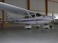 PH-EMJ @ EHBK - Cessna C172R Skyhawk PH-EMJ Air Service Limburg - by Alex Smit