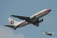 B-5202 @ VHHH - China Eastern Airlines - by Michel Teiten ( www.mablehome.com )