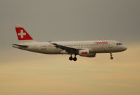 HB-IJN @ VIE - Swiss Airbus A320-214 - by Joker767