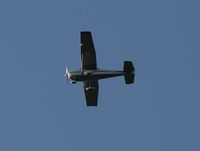 N136Q - Classic Cessna 182 in holding pattern over Lake Parker on way to Sun N Fun