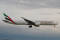 A6-ECG @ VIE - Emirates Boeing 777-300 - by Yakfreak - VAP