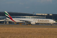 A6-ECC @ VIE - Emirates Boeing 777-300 - by Yakfreak - VAP