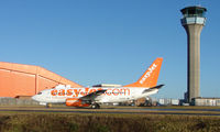 G-EZKC @ EGGW - Easyjet B737 taxies in on a cold clear Luton day - by Terry Fletcher