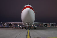 A6-UAE @ VIE - UAE Government Boeing 747-400 - by Yakfreak - VAP