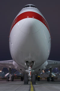 A6-UAE @ VIE - UAE Government Boeing 747-400 - by Yakfreak - VAP