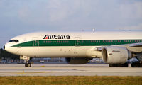 EI-DBK @ KMIA - Alitalia - by N6701