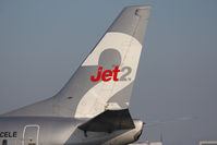 G-CELE @ SZG - Boeing 737-33A - by Juergen Postl