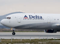 N154DL @ LEBL - DELTA 095 - by Jorge Molina