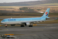 HL7584 @ VIE - Korean Air Airbus A330-323X - by Joker767