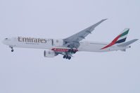 A6-ECK @ VIE - Emirates Boeing 777-300 - by Thomas Ramgraber-VAP