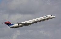 N907DA @ KFLL - MD-90 - by Mark Pasqualino