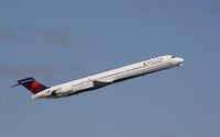 N903DA @ KFLL - MD-90 - by Mark Pasqualino
