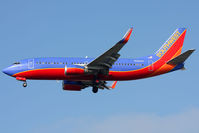 N626SW @ LAX - Southwest Airlines N626SW (FLT SWA2539) from El Paso Int'l (KELP) on short-final to RWY 25L. - by Dean Heald