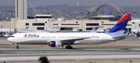 N144DA @ KLAX - Taxi to gate - by Todd Royer