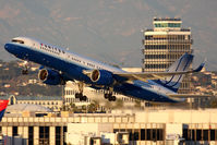 N532UA @ LAX - United Airlines N532UA (FLT UAL28) departing RWY 25R enroute to John F Kenndy Int'l (KJFK). - by Dean Heald
