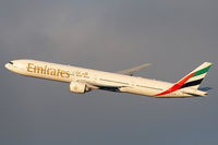 A6-EBP @ LOWW - Emirates 777-300 - by Andy Graf-VAP