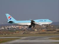 HL7486 @ VIE - Korean Air replaced its A 330 Passenger on the flights to Vienna by 747-400 - by Patrick Radosta