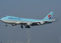 HL7602 @ LOWW - Korean Air Cargo from Seoul. - by Bigengine