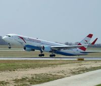 OE-LAE @ LOWW - Austrian Airlines - by Grundl Markus - www.austrianspotter.at