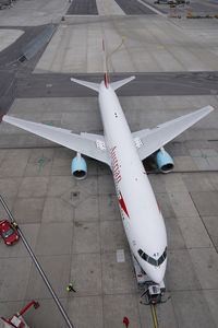 OE-LAT @ VIE - Austrian Airlines Boeing 767-300 - by Yakfreak - VAP