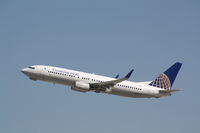 N77296 @ KLAX - Boeing 737-800 - by Mark Pasqualino